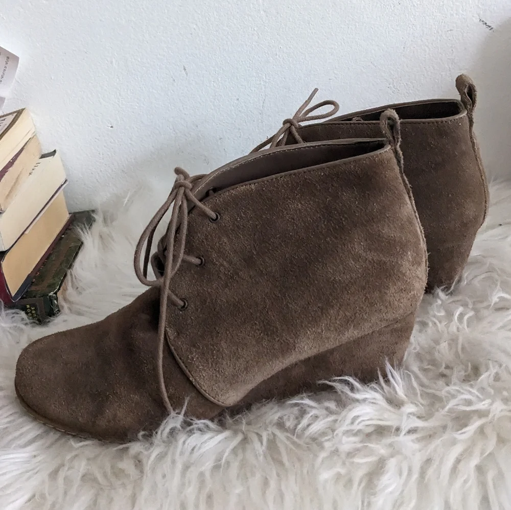 Franco Sarto Taupe Suede Wedge Booties Ankle Boots 7.5 Lace Up Platform